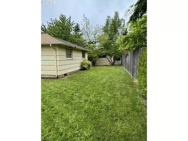 Eugene, OR 97402,1097 W 18TH PL