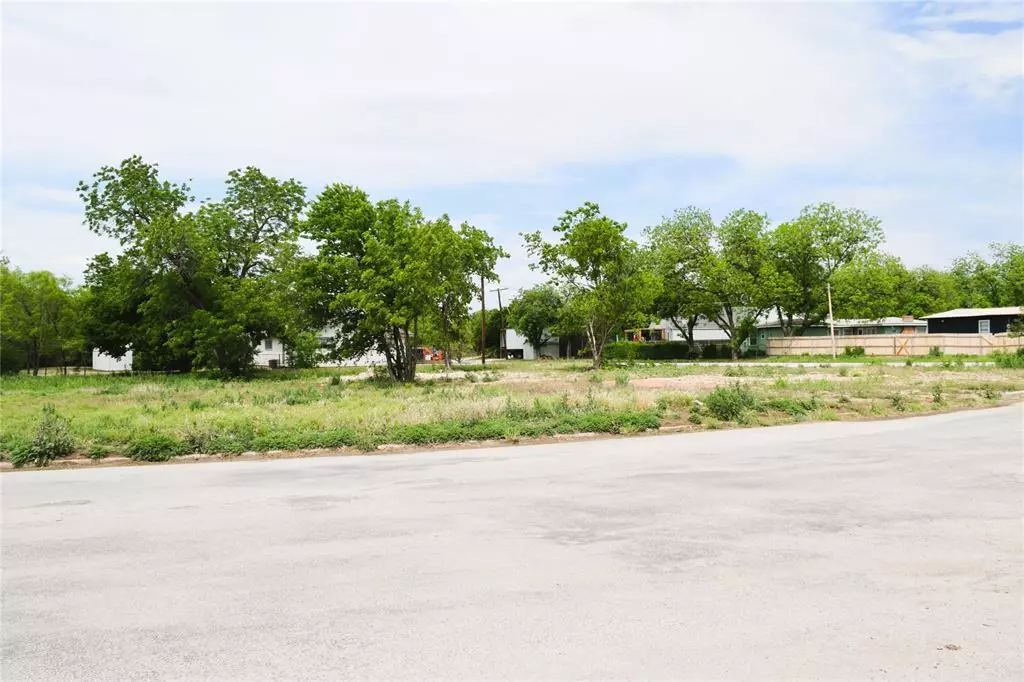 Coleman, TX 76834,106 Roselawn