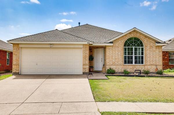 808 Plumeria Drive,  Arlington,  TX 76002