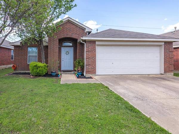 807 Buttercup Lane,  Arlington,  TX 76002