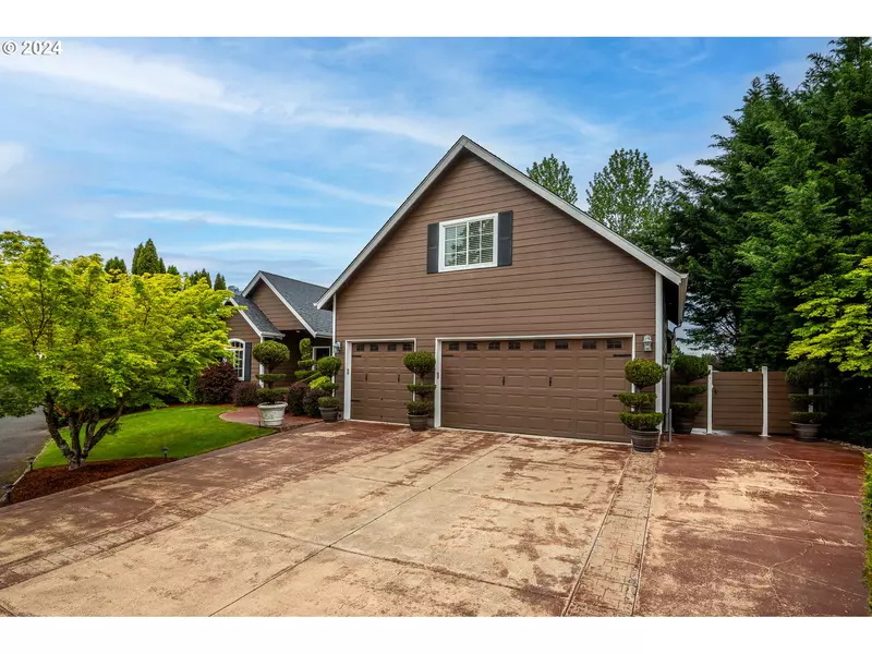 2242 BLUE HERON LN, Eugene, OR 97402