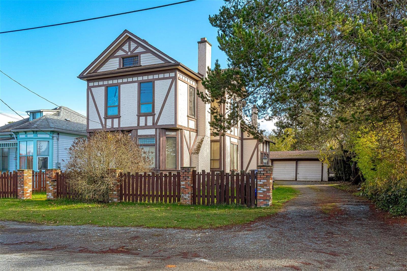 Saanich, BC V8Z 3R9,3223 Irma St