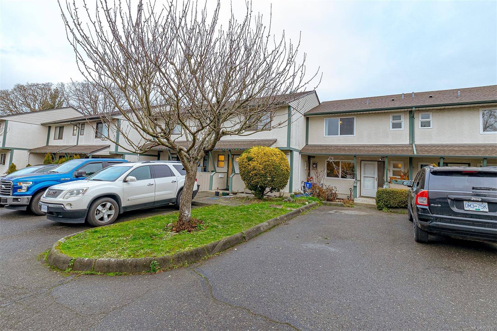 642 Agnes St #203,  Saanich,  BC V8Z 2E3