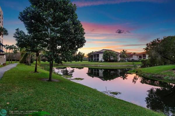 Boca Raton, FL 33433,7580 Regency Lake Dr  #202