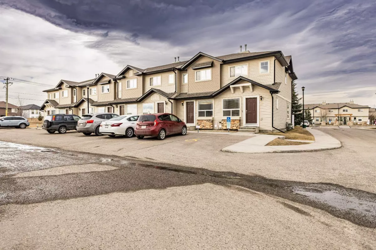 Calgary, AB T3J 0G2,22 Saddlebrook PT NE