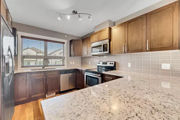 Calgary, AB T3K 0J6,432 Covecreek CIR NE