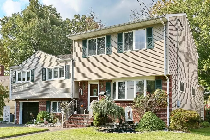 47 Doremus Pl, Elmwood Park Boro, NJ 07407