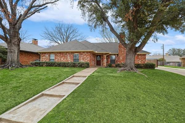 3809 Runge Court E, Irving, TX 75038