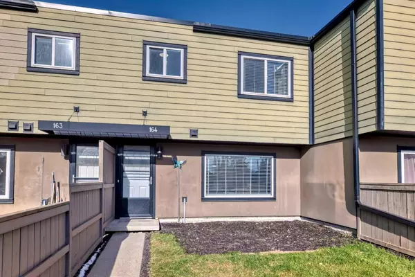 Calgary, AB T3E3H4,3809 45 ST SW #164