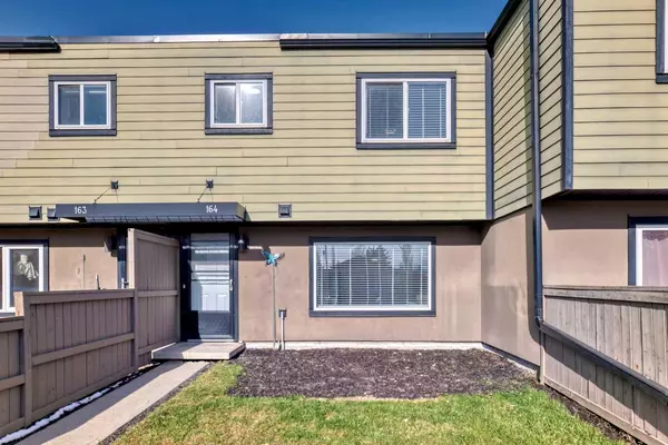 Calgary, AB T3E3H4,3809 45 ST SW #164