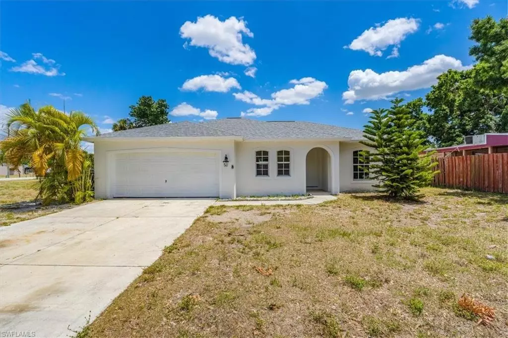 North Fort Myers, FL 33903,992 Tropical Palm AVE