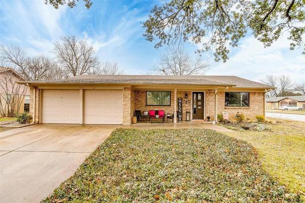 749 Meadowcrest Drive, Crowley, TX 76036