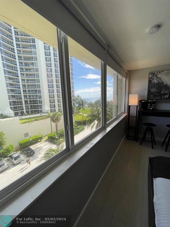 Sunny Isles Beach, FL 33160,19201 Collins Ave  #327