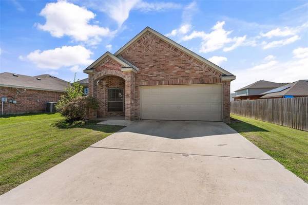 140 Pintail Lane,  Sanger,  TX 76266