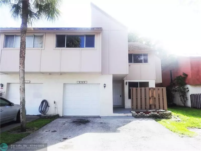 8209 NW 8th St  #1, Plantation, FL 33324