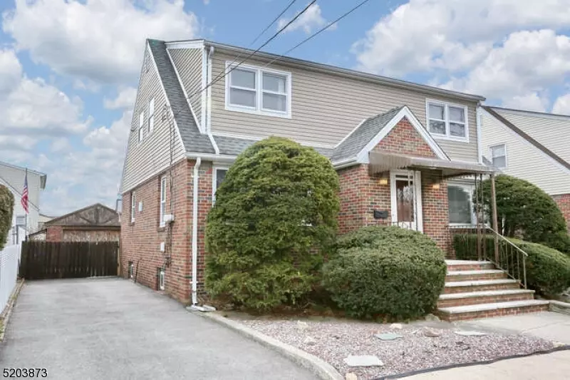 370 President St, Saddle Brook Twp., NJ 07663