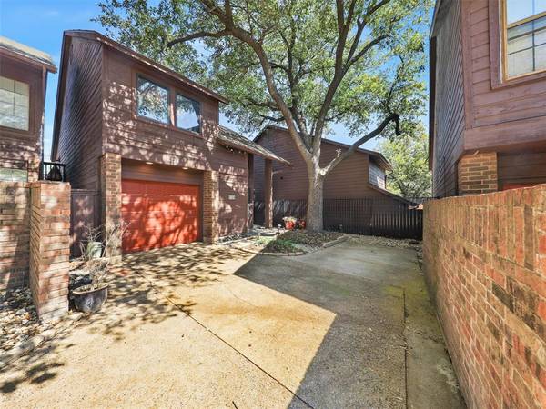 6124 Summer Creek Circle,  Dallas,  TX 75231