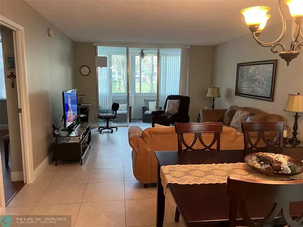 Lauderdale Lakes, FL 33313,2900 NW 48th Ter  #105