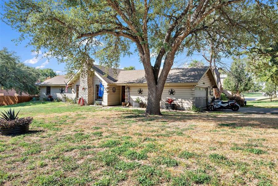 6325 Circo Drive, De Cordova, TX 76049