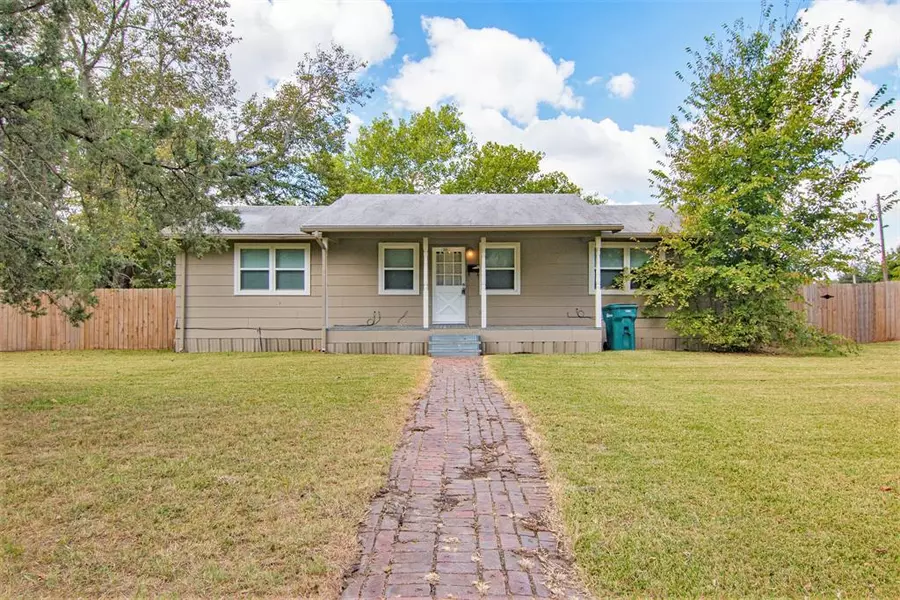 608 S Throckmorton Street, Sherman, TX 75090