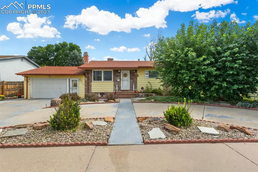 2122 Lynwood LN, Pueblo, CO 81005