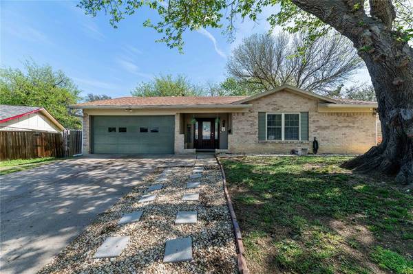 1822 Westwood Circle,  Carrollton,  TX 75006