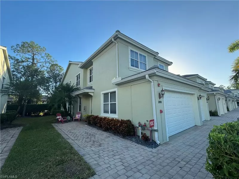 1315 Mariposa CIR 2-201, Naples, FL 34105