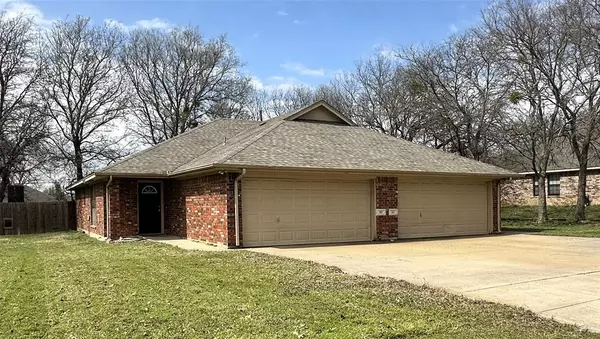 100 Honey Bee Drive, Joshua, TX 76058