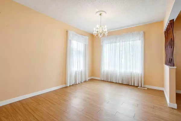 Calgary, AB T3B 1E8,4840 Montana CRES NW