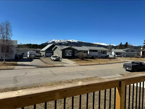 Grande Cache, AB t0e0y0,11402 Norris CRES