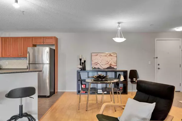 Calgary, AB T3K 0M1,60 Panatella ST NW #1220