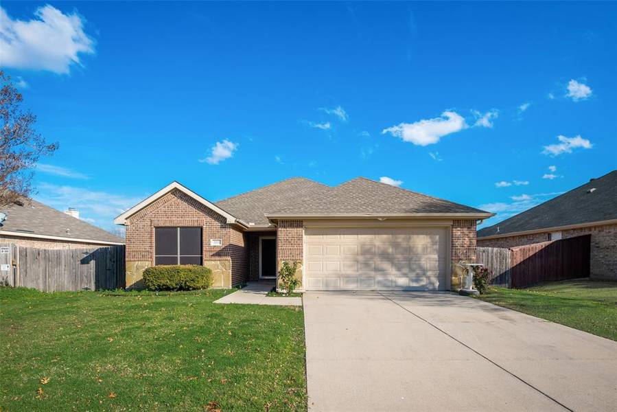 104 Buckingham Drive, Waxahachie, TX 75165