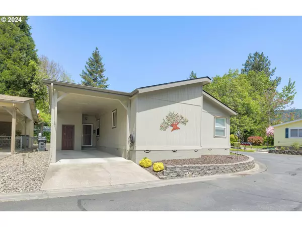 Grants Pass, OR 97526,118 NW WRIGHTWOOD CIR