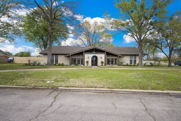 100 Oak Glen Drive, Greenville, TX 75402