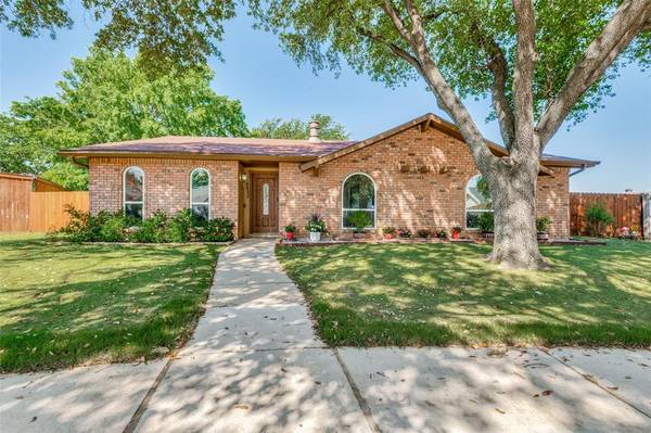 4833 Alta Oaks Court,  The Colony,  TX 75056