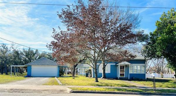 1006 E Coke Street, Hamilton, TX 76531