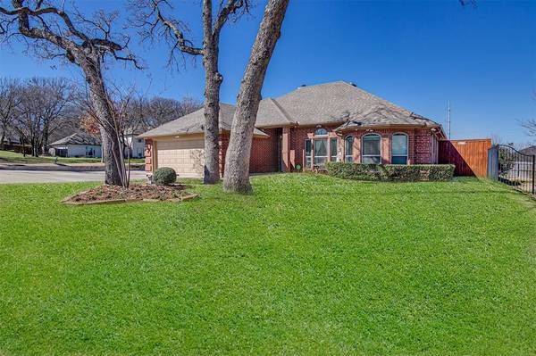 101 NE Mcalister Road, Burleson, TX 76028