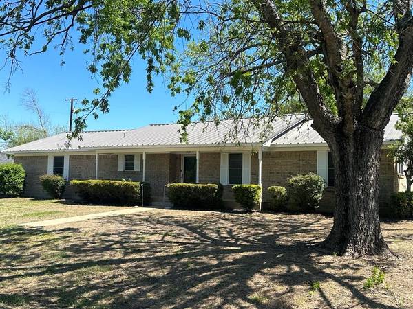 1204 10th Street, Honey Grove, TX 75446