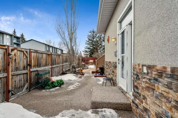 Calgary, AB T3E 5M5,5302 37 ST SW