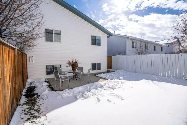 Airdrie, AB T4B 2J6,240 Willowbrook Close NW