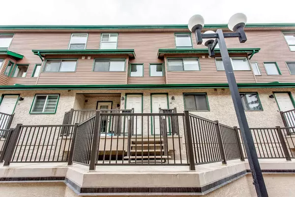 Calgary, AB T2T 5S3,2400 15 ST SW #18