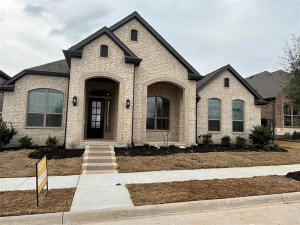 917 Gilbreath Avenue, Crowley, TX 76036