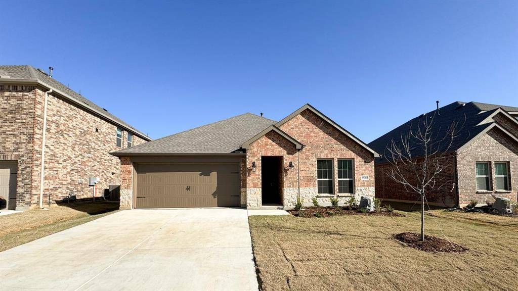 3824 Smuggler Mine Street, Aubrey, TX 76227