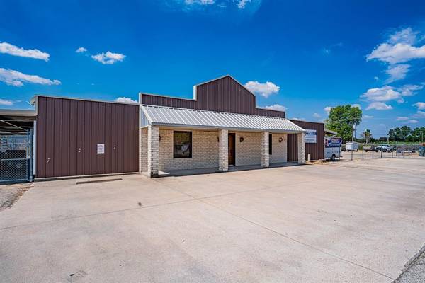 200 Kings Plaza,  Granbury,  TX 76049