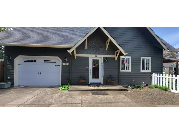 755 S 2ND ST, Cottage Grove, OR 97424