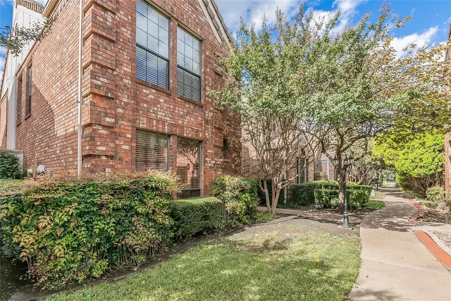 17024 Vinland Drive, Addison, TX 75001