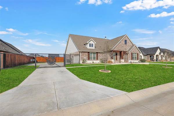 9005 Hidden Pond Street, Justin, TX 76247