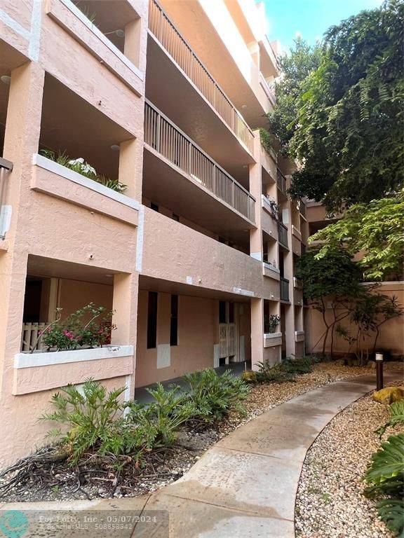 Plantation, FL 33317,6800 Cypress Rd #413