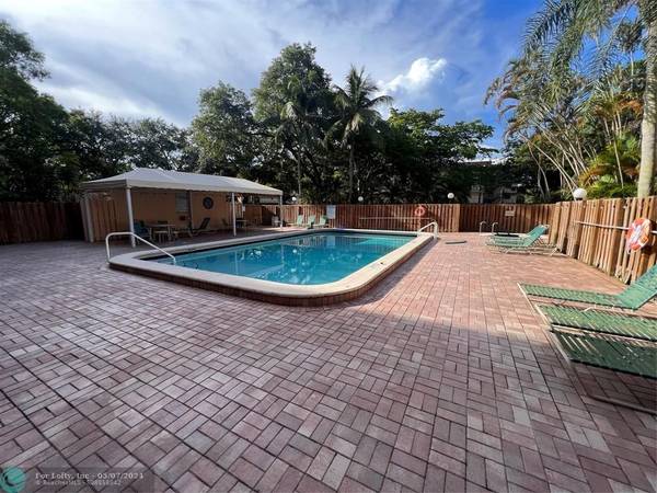 Plantation, FL 33317,6800 Cypress Rd #413