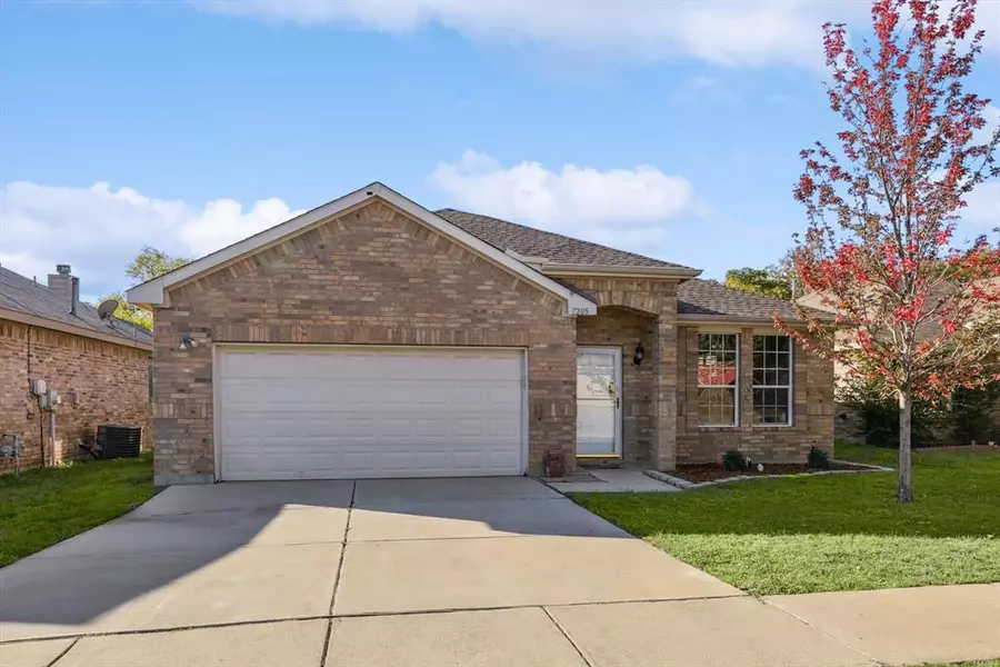 7205 Lindentree Lane, Fort Worth, TX 76137